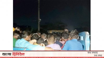 নারায়ণগঞ্জ থেকে পালানোর সময় তিনশ' নারী-পুরুষ আটক