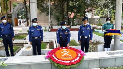 বঙ্গবন্ধুর পরিবারের সদস্যদের প্রতি আইজিপির শ্রদ্ধাঞ্জলি