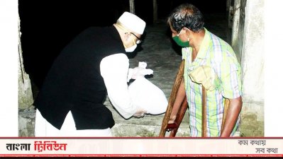 রাতে অসহায়দের ঘরে ত্রাণ নিয়ে গেলেন প্রতিমন্ত্রী ডা. মুরাদ