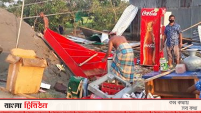 ঝড়ে ভেঙে গেছে অর্ধশতাধিক ঘর