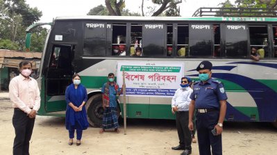 ধান কাটতে বিশেষ পরিবহনে দক্ষিণ-পূর্বাঞ্চলে যাচ্ছেন দিনাজপুরের শ্রমিকরা
