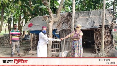 সবজি চাষে উৎসাহিত করতে কৃষকদের বাড়িতে পৌঁছে দেওয়া হচ্ছে বীজ