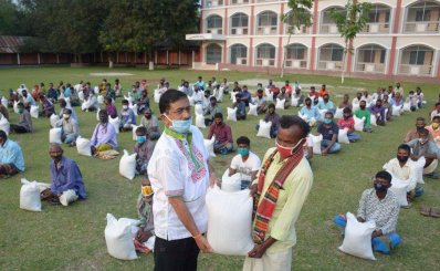 ক্ষুদ্র নৃ-তাত্ত্বিক জনগোষ্ঠীদের পাশে এমপি মনোরঞ্জন শীল গোপাল