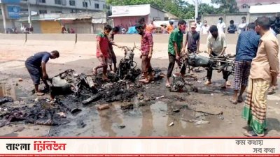 গাজীপুরে পোশাক শ্রমিকদের বিক্ষোভ, অগ্নিসংযোগ