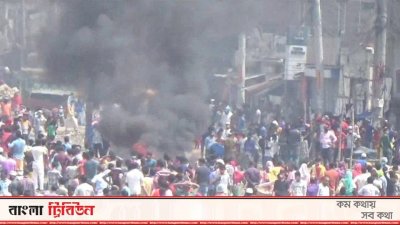 গাজীপুরে পোশাক শ্রমিকদের বিক্ষোভ