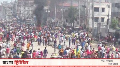 গাজীপুরে পোশাক শ্রমিকদের বিক্ষোভ