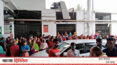 আশুলিয়ায় পোশাক শ্রমিকদের বিক্ষোভ