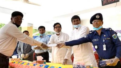 ২৩ আত্মসমর্পণকারী চরমপন্থীকে প্রধানমন্ত্রীর অনুদান