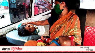 মৃত মায়ের পাশে সম্প্রতি জন্ম নেওয়া শিশু