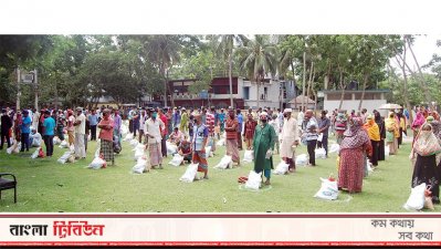 খুলনায় নিম্ন আয়ের কর্মহীন মানুষদের মাঝে খাদ্যসামগ্রী বিতরণ