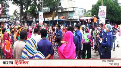 সড়ক অবরোধের পর মিললো ত্রাণ