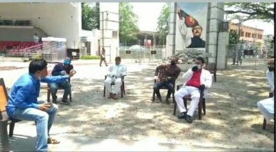 বেনাপোল-পেট্রাপোল নো-ম্যানস ল্যান্ডে দু্ই দেশের ব্যবসায়ী প্রতিনিধিদের বৈঠক