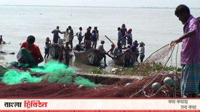 মধ্যরাত থেকে পদ্মা-মেঘনায় মাছ শিকারে নামছেন জেলেরা