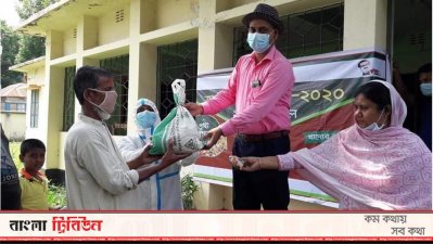 করোনায় কর্মহীনদের জাতীয় পুষ্টি সপ্তাহের টাকায় কেনা খাবার বিতরণ করা হচ্ছে
