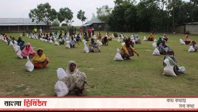 দরিদ্র মানুষদের মাঝে বিজিবির ত্রাণ বিতরণ
