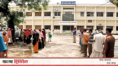 ত্রাণের দাবিতে বিক্ষোভ