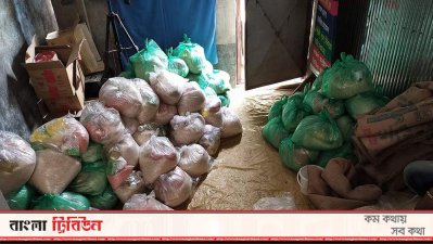 দাকোপে তরুণদের ত্রাণ বিতরণ