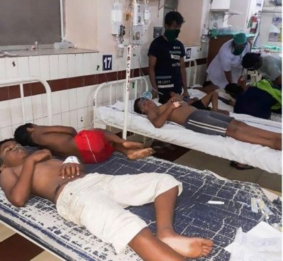 অচেতনদের উদ্ধারে দরজা ভেঙে বাড়ি বাড়ি ঢোকে উদ্ধারকারীরা