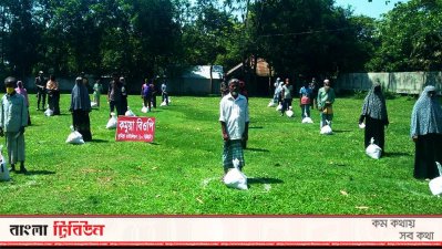 সীমান্তবর্তী কর্মহীনদের মাঝে বিদ্যানন্দের ত্রাণ