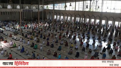 জাতীয় মসজিদ বায়তুল মোকাররমে জুমার নামাজ