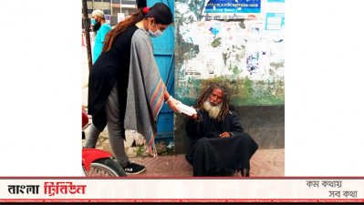 নিজে ইফতারি বানিয়ে দরিদ্রদের পাশে ছাত্রলীগ নেত্রী