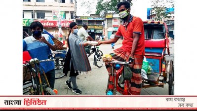 নিজে ইফতারি বানিয়ে দরিদ্রদের পাশে ছাত্রলীগ নেত্রী
