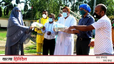 করোনা আক্রান্তদের বাড়িতে জেলা প্রশাসনের গিফট বক্স