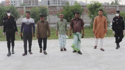 আলু বোঝাই পিকআপে মিললো শতশত বোতল ফেনসিডিল