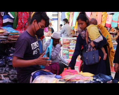 করোনার ‘হটস্পট’ কিশোরগঞ্জে জমজমাট ঈদ মার্কেট