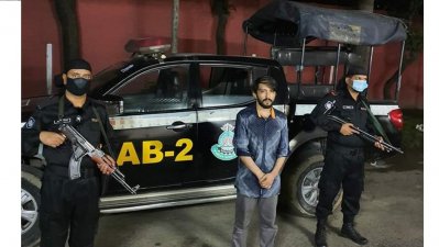 ফেসবুক লাইভে ‘পুলিশ-র‌্যাব ভয় পাই না’ ঘোষণা দেওয়া সেই যুবক গ্রেফতার
