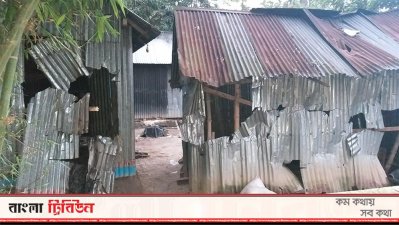 ভাঙচুর করা বাড়িঘর 