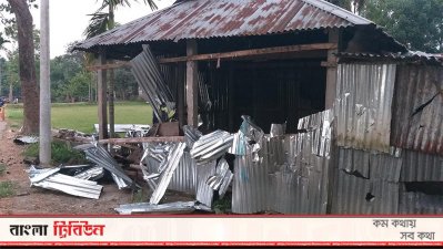 ভাঙচুর করা বাড়িঘর 
