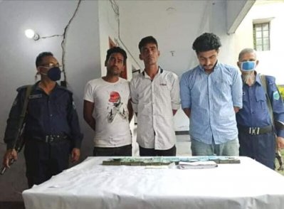 আটক ছাত্রলীগের তিন নেতাকর্মী