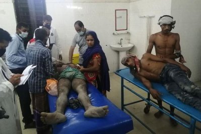 পিরোজপুরে দুই গ্রুপের সংঘর্ষে আহত ১৯