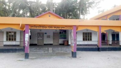 প্রধান শিক্ষকের ব্যাংক লোন থাকায় স্ত্রীর নাম দুস্থদের তালিকায়!