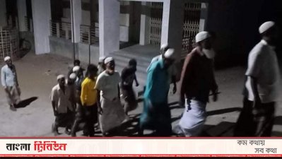 নিরাপদ আশ্রয়ে যাচ্ছেন কয়েকজন
