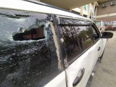 বকেয়া বেতন ও বোনাসের দাবিতে বিক্ষোভ, সরকারি গাড়ি ভাঙচুর