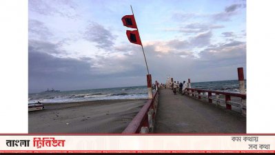 টেকনাফে বাতাসের বেগ বাড়তে শুরু করেছে