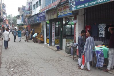 যশোরের একটি বাণিজ্যিক এলাকার সড়ক