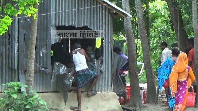 আ.লীগ নেতার মৃত্যুর খবরে প্রতিপক্ষের বাড়িতে লুটপাট