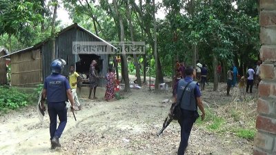 আ.লীগ নেতার মৃত্যুর খবরে প্রতিপক্ষের বাড়িতে লুটপাট