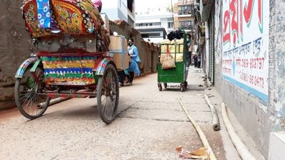 বাঁশ খুলে চলাচল স্বাভাবিক করা হয়েছে