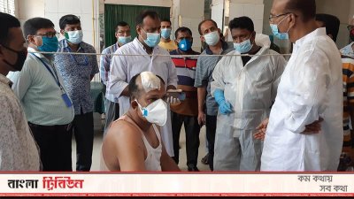 নেসকোর এক গ্রাহককে মারধর (মাথায় ব্যান্ডেজ)