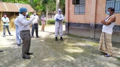 স্থানীয় প্রশাসন বাড়ি লকডাউন করেছে