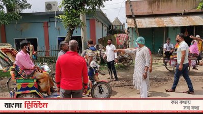 হিলি পৌরসভার &lsquo;নো মাস্ক নো এন্ট্রি&rsquo; কর্মসূচি