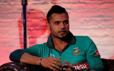 করোনার বিরুদ্ধে চলছে মাশরাফির লড়াই