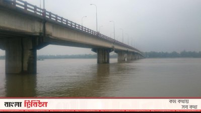 ধরলা সেতুর নিচে বাড়ছে পানির প্রবাহ