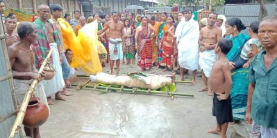 দাহ না করতে না দিয়ে লাশ ফিরিয়ে দেওয়া হয়