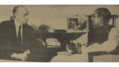  ১৯৭২ সালের ২৩ জুন বঙ্গবন্ধুর সঙ্গে সাক্ষাৎ করেন ব্রিটিশ পররাষ্ট্রমন্ত্রী স্যার আলেক ডগলাস হিউম