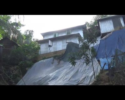 পাহাড়ে ঝুঁকিপূর্ণ বাস